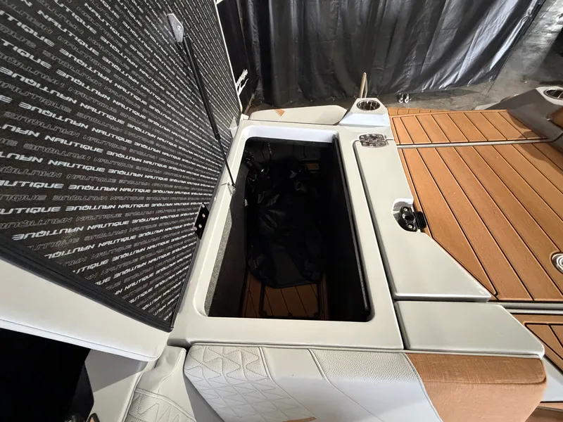 Slide: The Image of Nautique Super Air Nautique GS22 2026 - 18