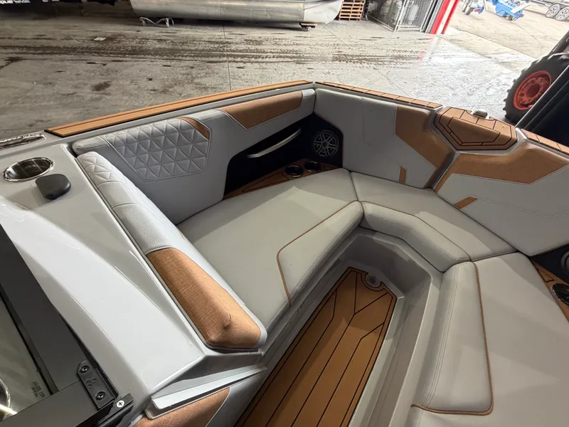 Slide: The Image of Nautique Super Air Nautique GS22 2026 - 61