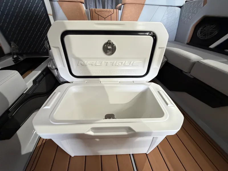 Slide: The Image of Nautique Super Air Nautique GS22 2026 - 32