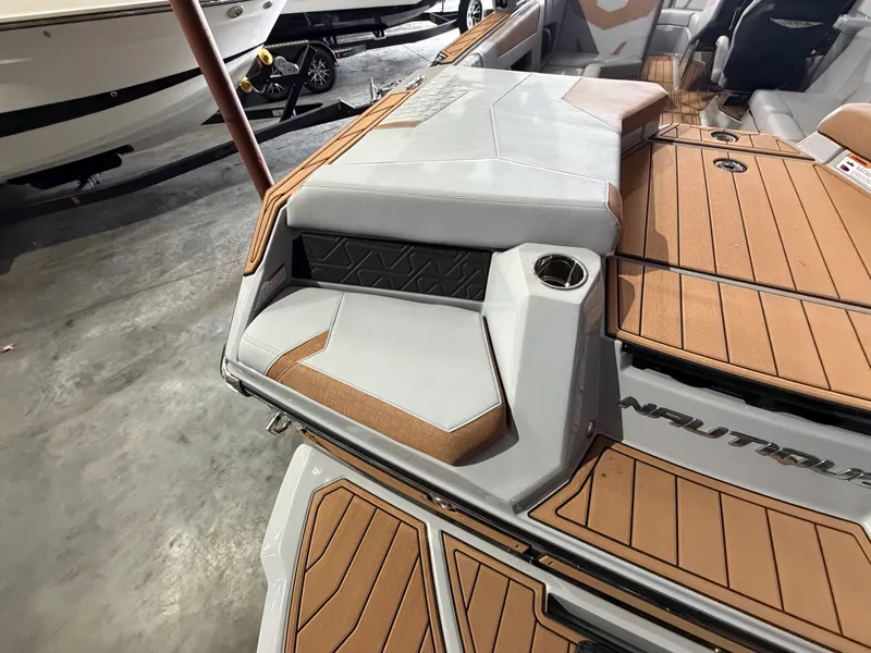 Slide: The Image of Nautique Super Air Nautique GS22 2026 - 10