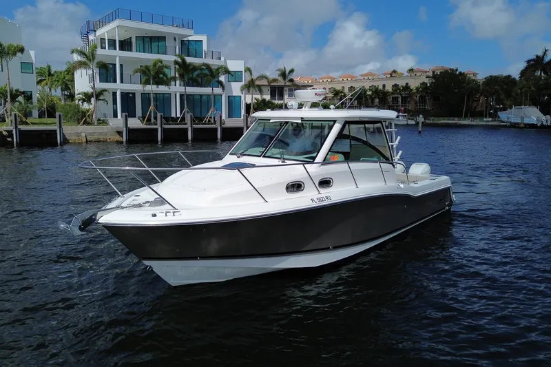 Slide: The Image of Boston Whaler 315 CONQUEST 2019 - 11