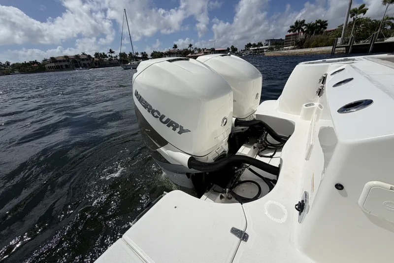 Slide: The Image of Boston Whaler 315 CONQUEST 2019 - 14
