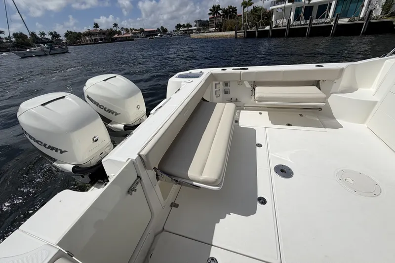 Slide: The Image of Boston Whaler 315 CONQUEST 2019 - 16