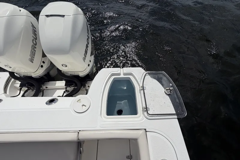 Slide: The Image of Boston Whaler 315 CONQUEST 2019 - 17