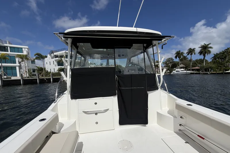 Slide: The Image of Boston Whaler 315 CONQUEST 2019 - 19