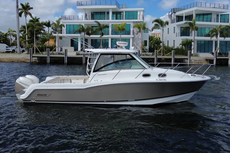Slide: The Image of Boston Whaler 315 CONQUEST 2019 - 3