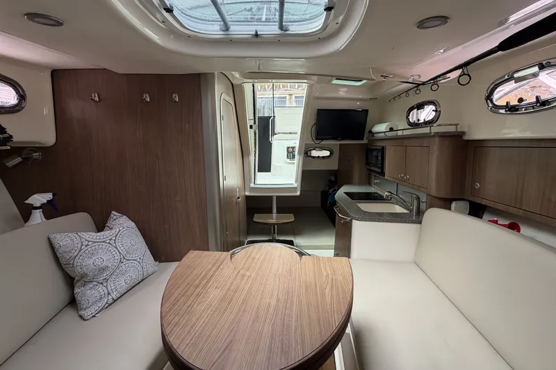 Slide: The Image of Boston Whaler 315 CONQUEST 2019 - 32