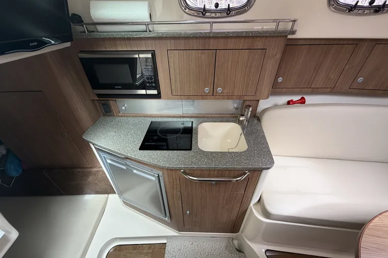Slide: The Image of Boston Whaler 315 CONQUEST 2019 - 33