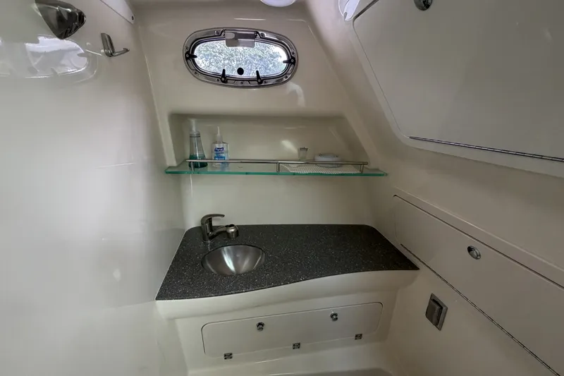 Slide: The Image of Boston Whaler 315 CONQUEST 2019 - 37