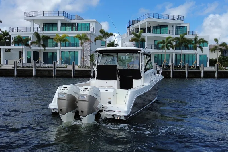 Slide: The Image of Boston Whaler 315 CONQUEST 2019 - 5