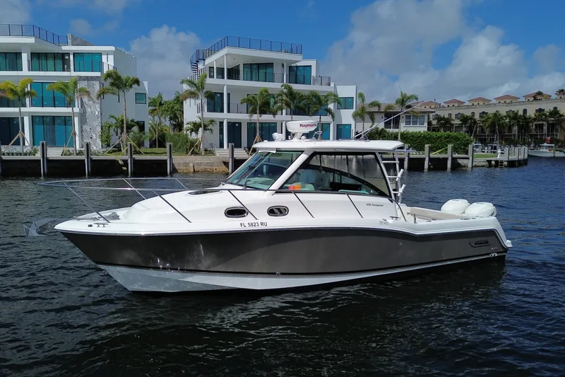Slide: The Image of Boston Whaler 315 CONQUEST 2019 - 9