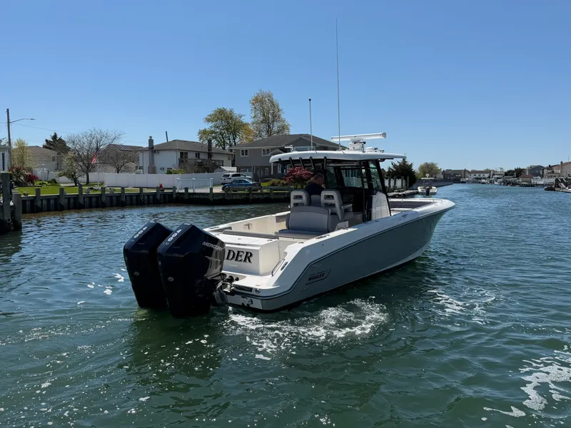 Slide: The Image of Boston Whaler 330 OUTRAGE 2024 - 4