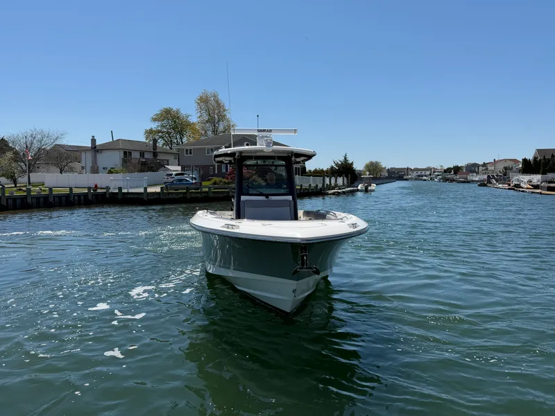 Slide: The Image of Boston Whaler 330 OUTRAGE 2024 - 7
