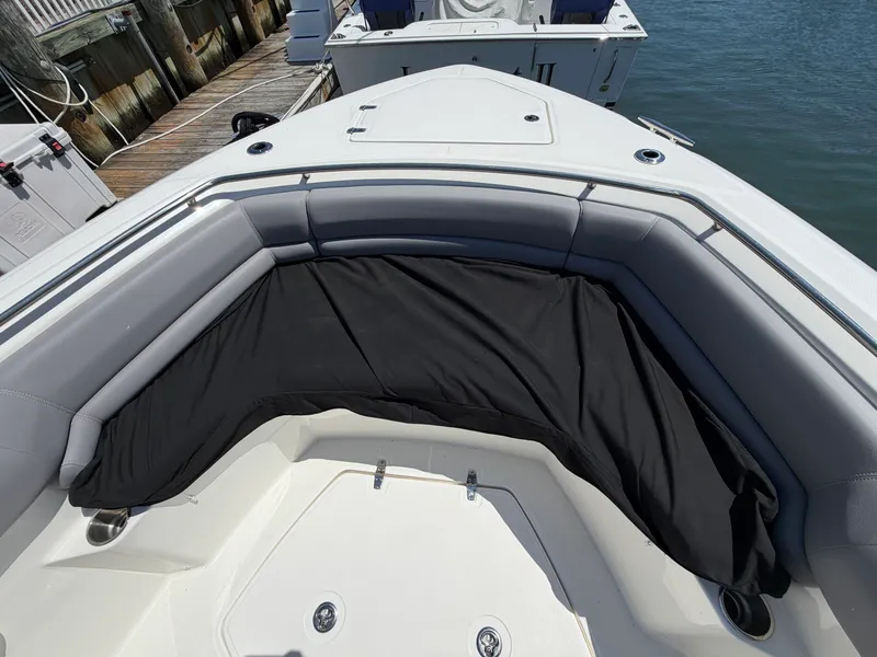 Slide: The Image of Boston Whaler 330 OUTRAGE 2024 - 52