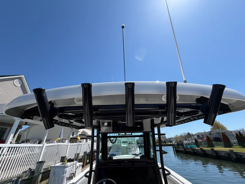 Slide: The Image of Boston Whaler 330 OUTRAGE 2024 - 22