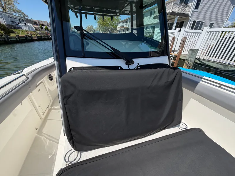 Slide: The Image of Boston Whaler 330 OUTRAGE 2024 - 51