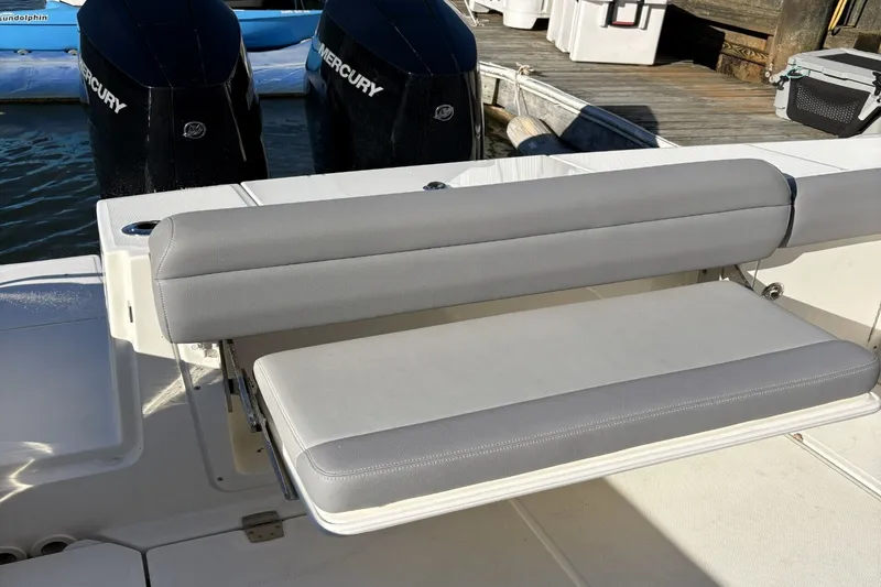Slide: The Image of Boston Whaler 330R 2024 - 10