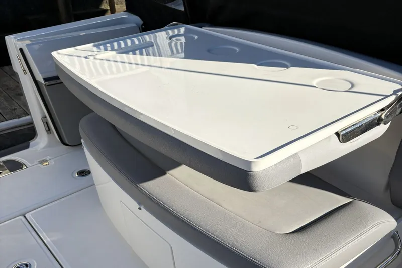 Slide: The Image of Boston Whaler 330R 2024 - 17
