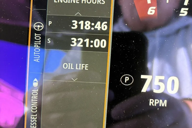 Slide: The Image of Boston Whaler 330R 2024 - 2