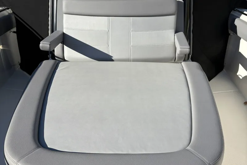 Slide: The Image of Boston Whaler 330R 2024 - 30