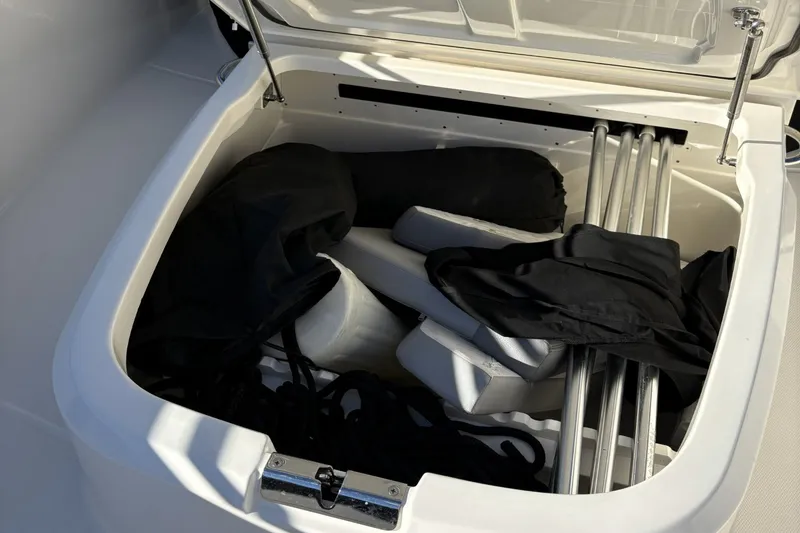 Slide: The Image of Boston Whaler 330R 2024 - 31