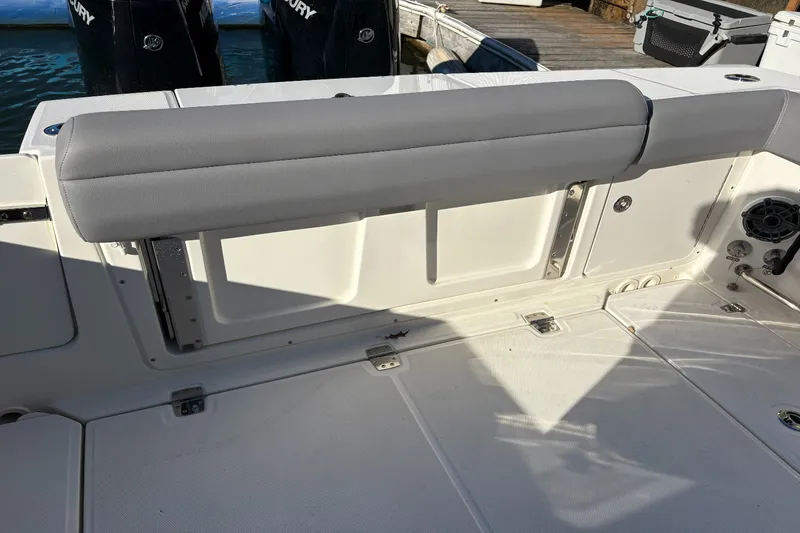 Slide: The Image of Boston Whaler 330R 2024 - 9