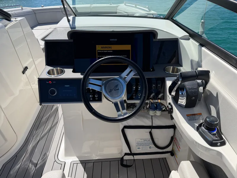 Slide: The Image of Sea Ray 290 SDX OUTBOARD 2021 - 21