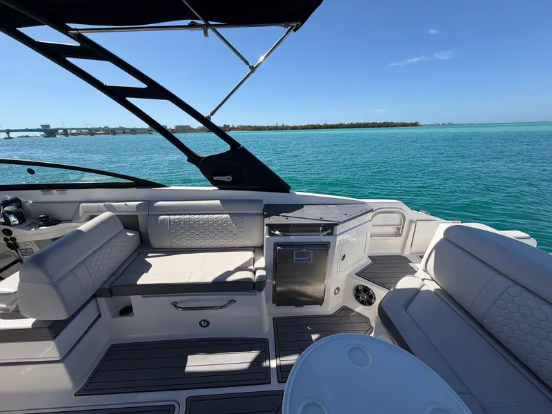 Slide: The Image of Sea Ray 290 SDX OUTBOARD 2021 - 9