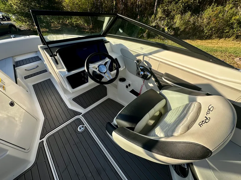 Slide: The Image of Sea Ray 210 SPX OB 2023 - 12