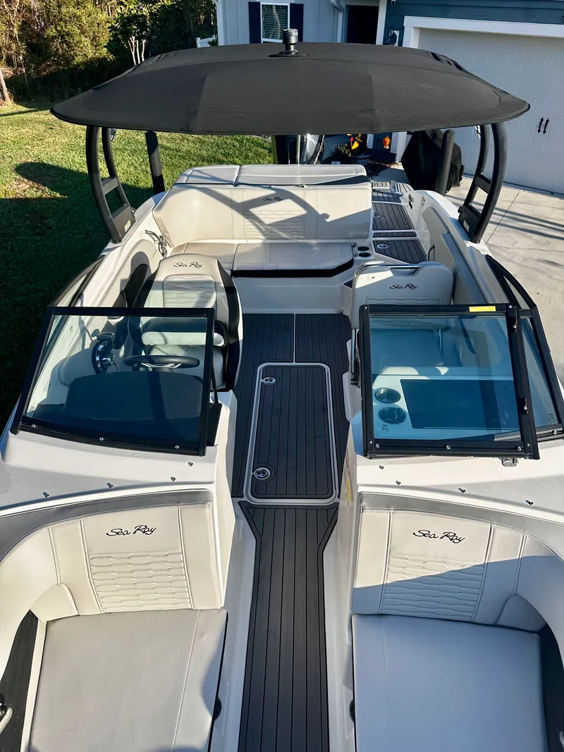 Slide: The Image of Sea Ray 210 SPX OB 2023 - 15