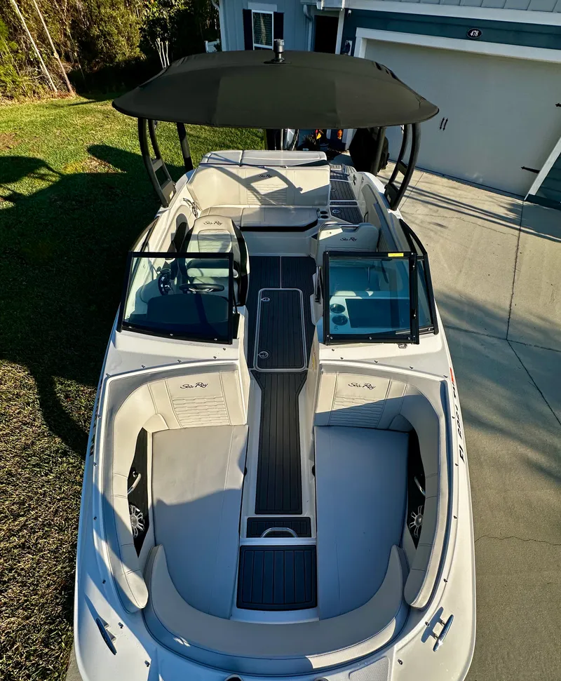 Slide: The Image of Sea Ray 210 SPX OB 2023 - 17
