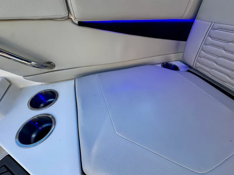 Slide: The Image of Sea Ray 210 SPX OB 2023 - 23