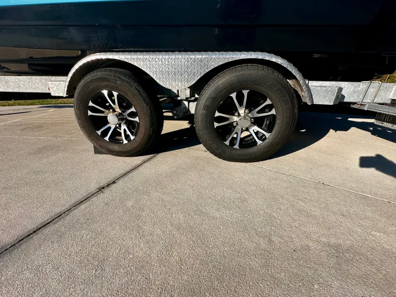 Slide: The Image of Sea Ray 210 SPX OB 2023 - 25