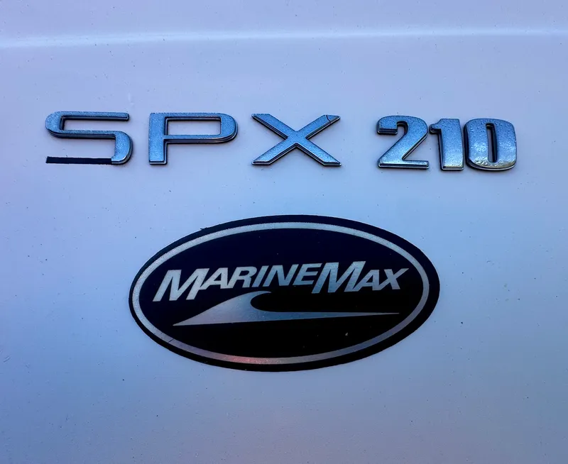 Slide: The Image of Sea Ray 210 SPX OB 2023 - 27
