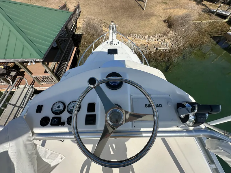 Slide: The Image of Ocean Master 31 EXPRESS SPORT CABIN 2005 - 23