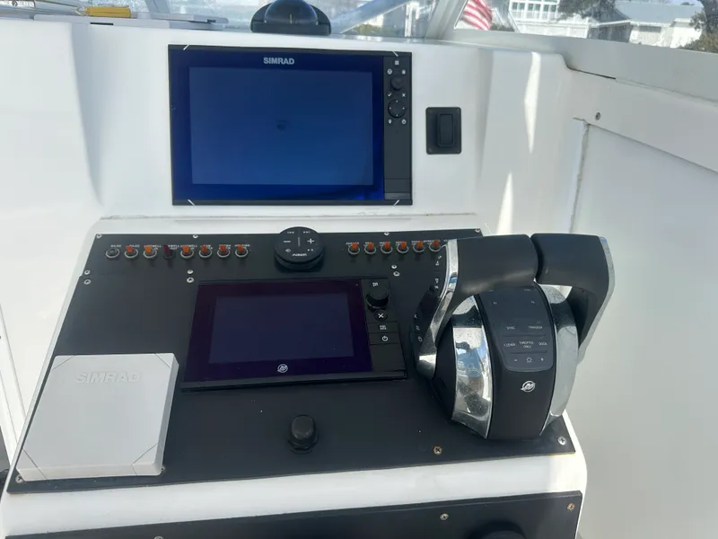Slide: The Image of Ocean Master 31 EXPRESS SPORT CABIN 2005 - 18