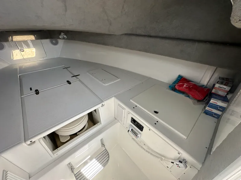 Slide: The Image of Ocean Master 31 EXPRESS SPORT CABIN 2005 - 29