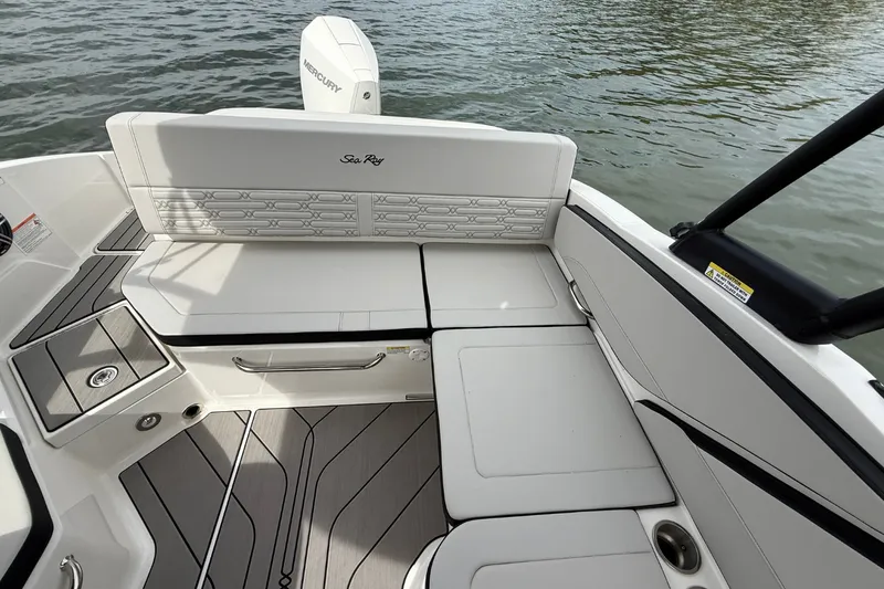Slide: The Image of Sea Ray SPX 210 Outboard 2026 - 10