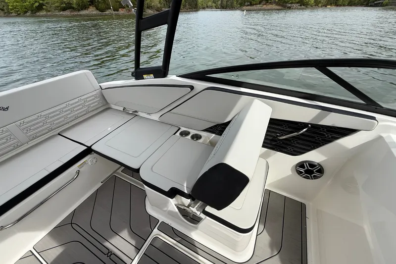 Slide: The Image of Sea Ray SPX 210 Outboard 2026 - 11
