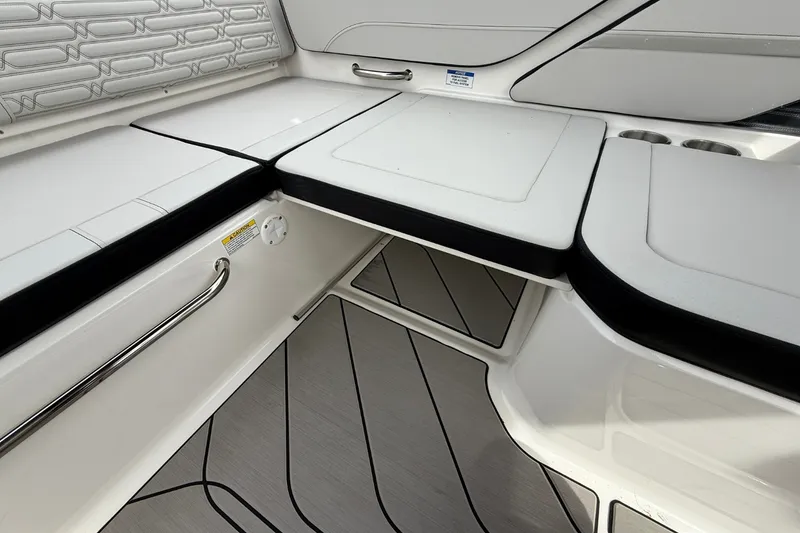 Slide: The Image of Sea Ray SPX 210 Outboard 2026 - 12