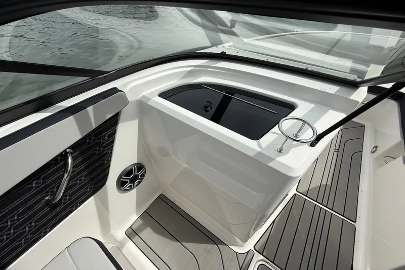 Slide: The Image of Sea Ray SPX 210 Outboard 2026 - 14