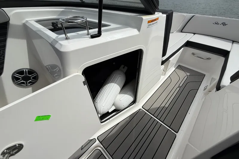 Slide: The Image of Sea Ray SPX 210 Outboard 2026 - 20