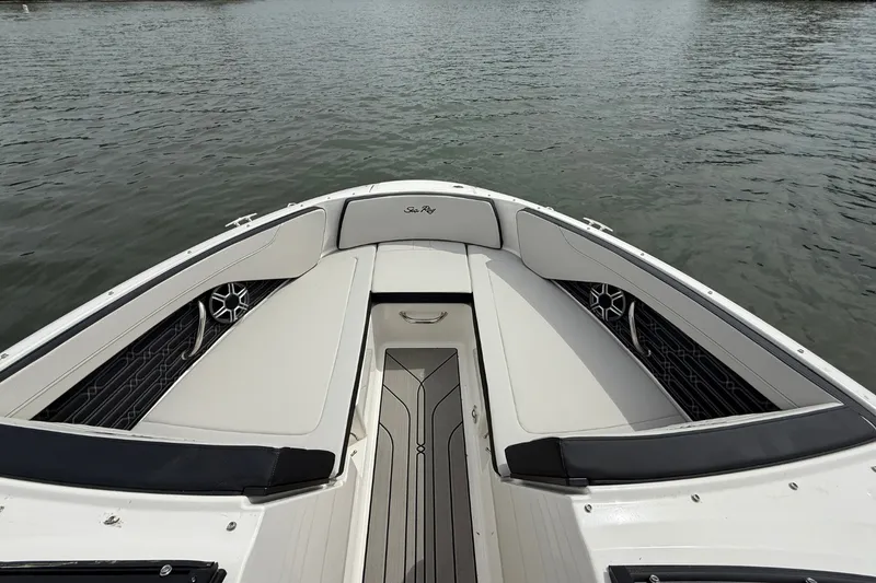 Slide: The Image of Sea Ray SPX 210 Outboard 2026 - 21
