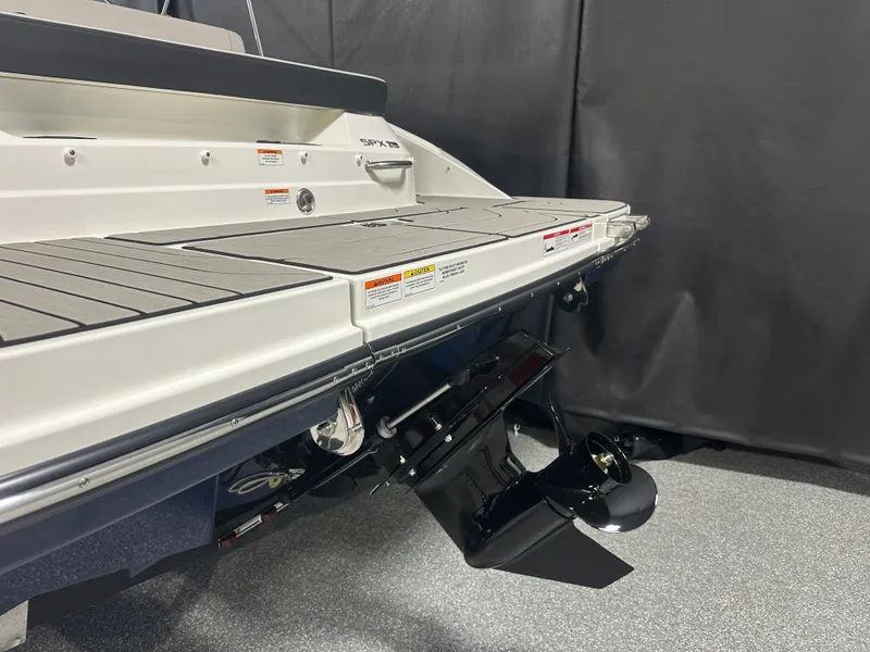 Slide: The Image of Sea Ray SPX 210 2026 - 10