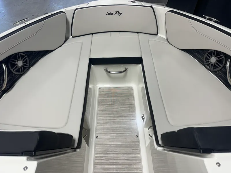 Slide: The Image of Sea Ray SPX 210 2026 - 57