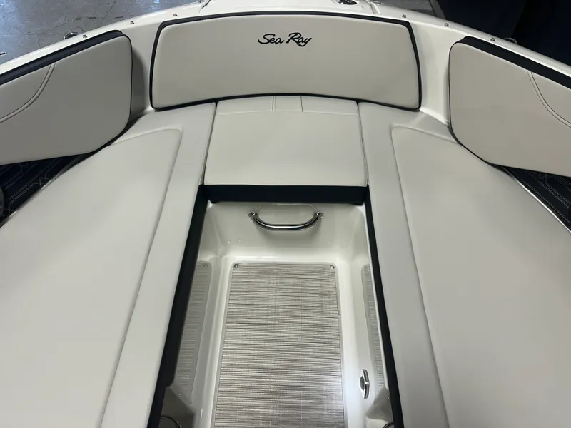 Slide: The Image of Sea Ray SPX 210 2026 - 60