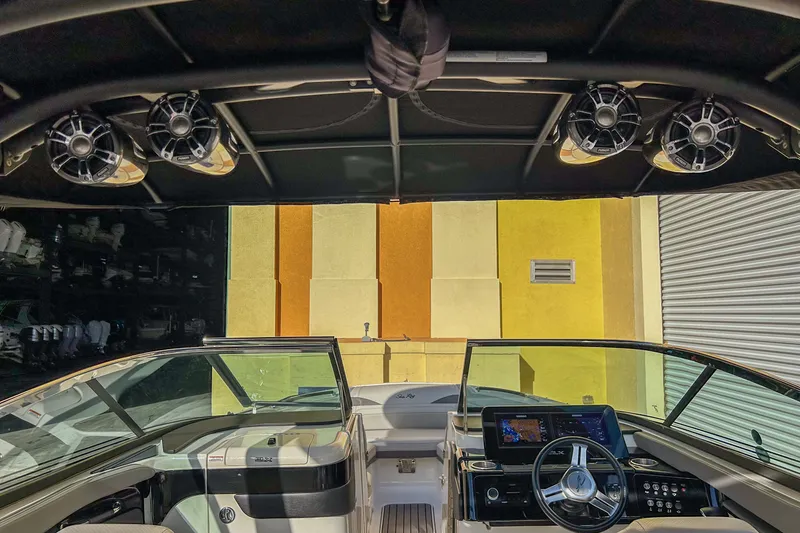 Slide: The Image of Sea Ray 260 SLX OB 2023 - 24