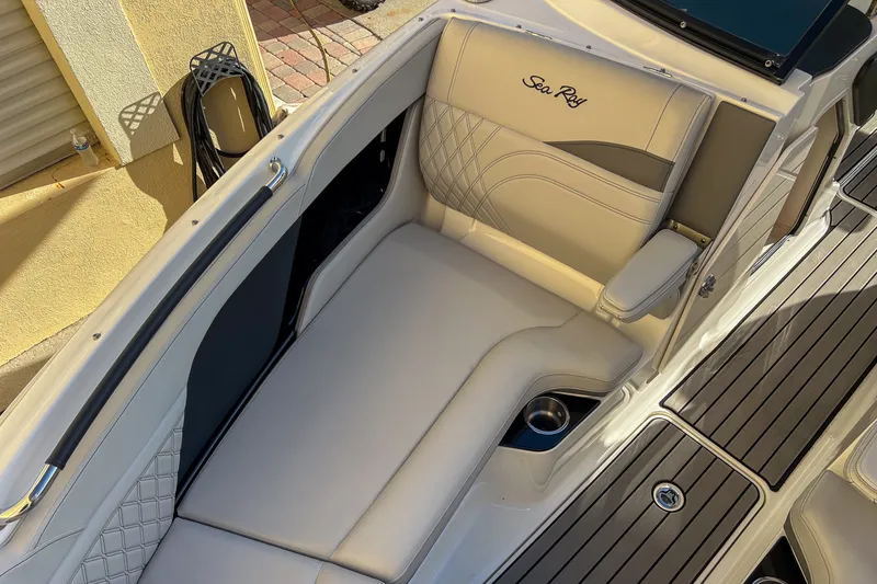 Slide: The Image of Sea Ray 260 SLX OB 2023 - 29