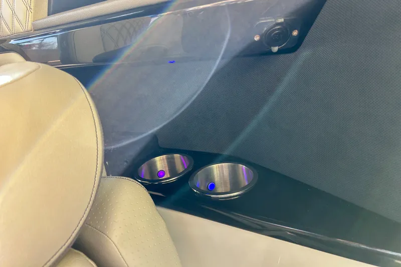 Slide: The Image of Sea Ray 260 SLX OB 2023 - 45