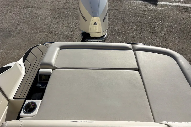 Slide: The Image of Sea Ray 260 SLX OB 2023 - 49